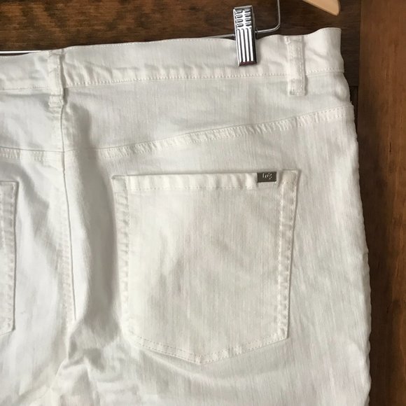 DG2 by Diane Gilman White 5-Pocket Cropped Jeans Size 18W - Picture 11 of 15